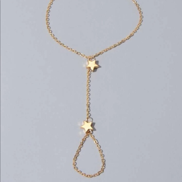 • Amy • Star Finger Chain Bracelet - Picture 3 of 4